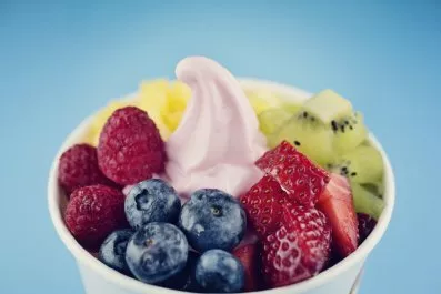 frozen-yogurt-fruit-topping
